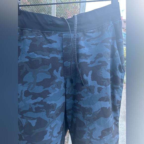 Lululemon Pace Breaker Shorts Mens Blue Black Camo Drawstring Camouflage Print - Picture 2 of 7